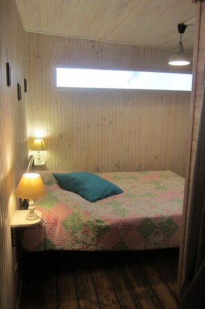 5 bedrooms, bed sheets - Wooden lodge with terrace and swimming pool in a green setting (Les Philiberts)