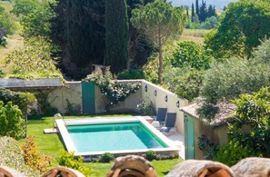 حمّام سباحة خارجي