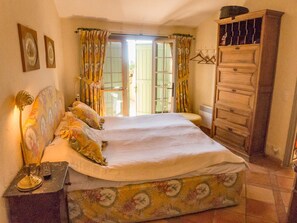 3 عدّة غرف نوم ومكواة/لوح كي وواي فاي مجانًا وملاءات أسرّة