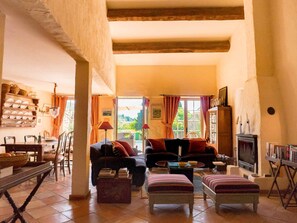 تلفزيون، مشغل دي في دي، كُتُب