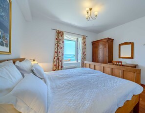 4 Schlafzimmer, Schreibtisch, Bügeleisen/Bügelbrett, kostenloses WLAN