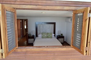 4 chambres, coffres-forts dans les chambres, fer et planche à repasser