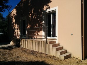 Exterior detail - Nice nice studio for lovers or friends (Suze-la-Rousse)