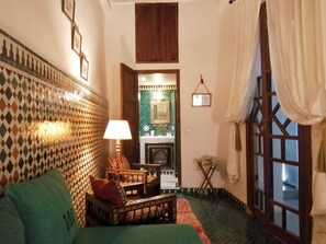 TV, fireplace, books, stereo