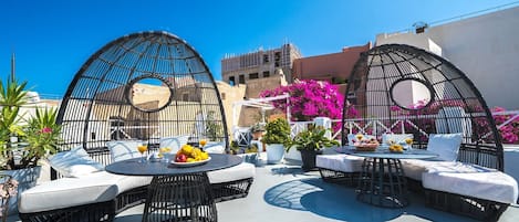 تناول الطعام بالخارج