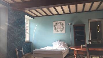 1 slaapkamer, een bureau, gratis wifi, beddengoed