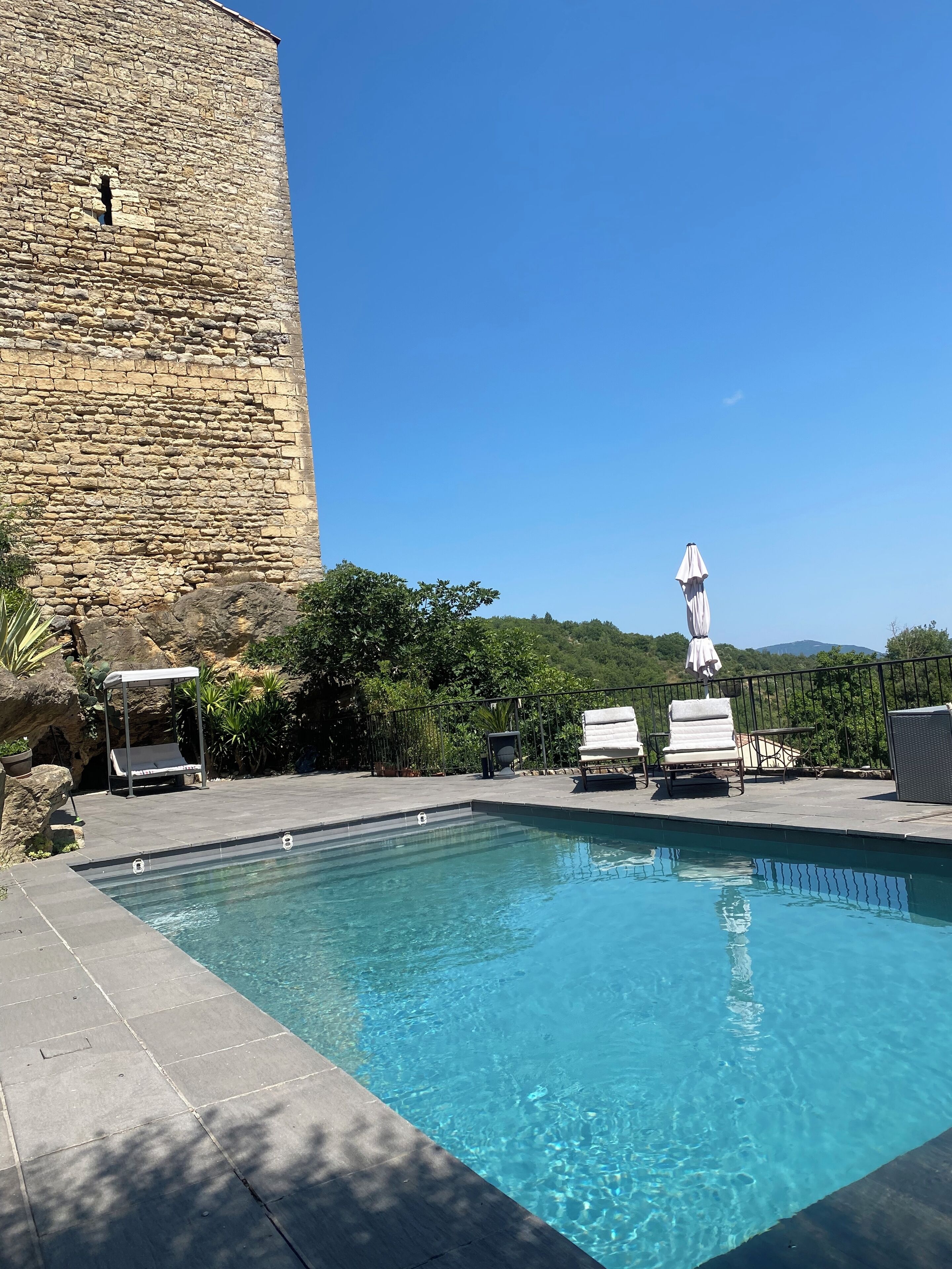 Een verwarmd zwembad