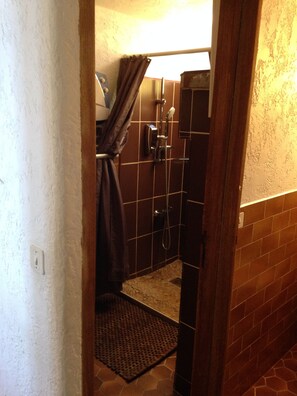 Dusche, Haartrockner, Handtücher