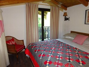 5 bedrooms, iron/ironing board, travel cot, free WiFi