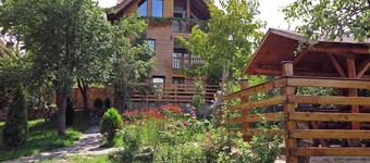 • CASA ZOLLO II • cosy studio apartment in a quaint Carpathian village, Sibiu