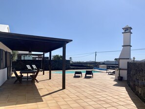 Outdoor dining - Casas Tomare for 6 people (San Bartolomé)
