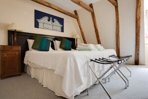 4 soverom, skrivebord, strykejern/-brett og wi-fi (inkludert)