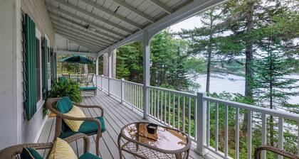 Waterfront Mökki istuu veden äärellä Townsend Gut