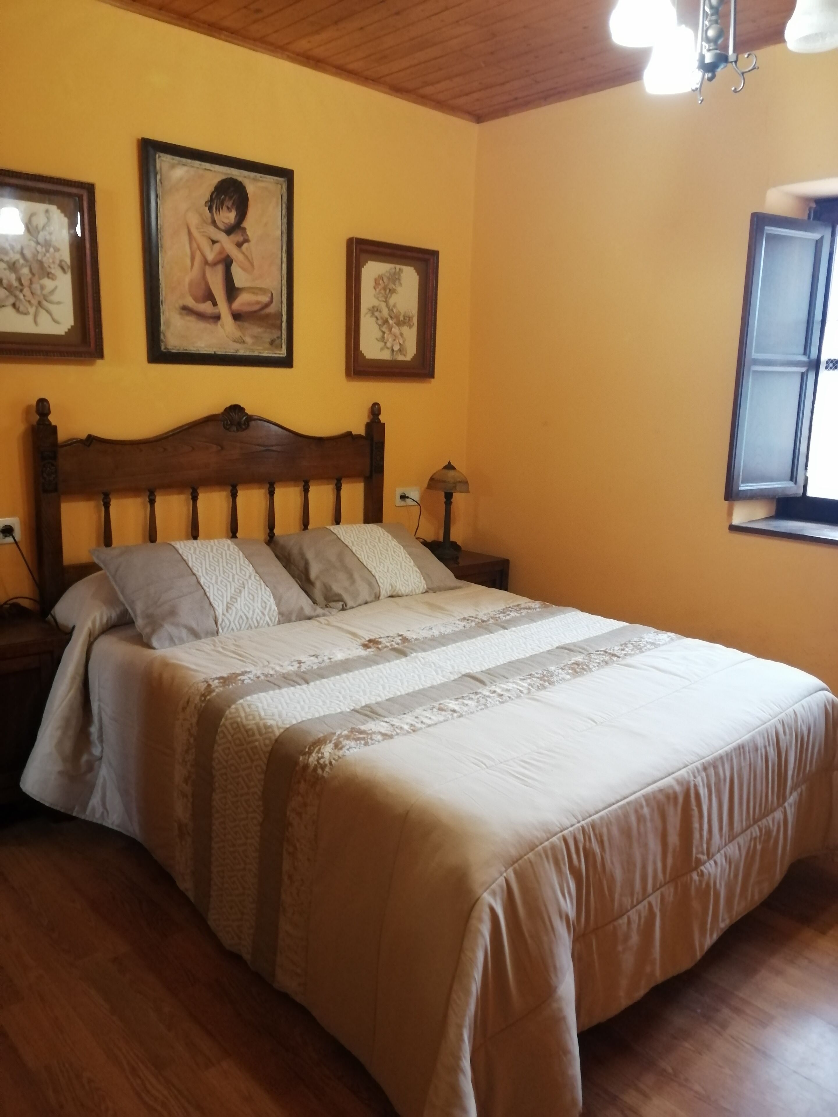 3 dormitorios, tabla de planchar con plancha, wifi gratis y ropa de cama