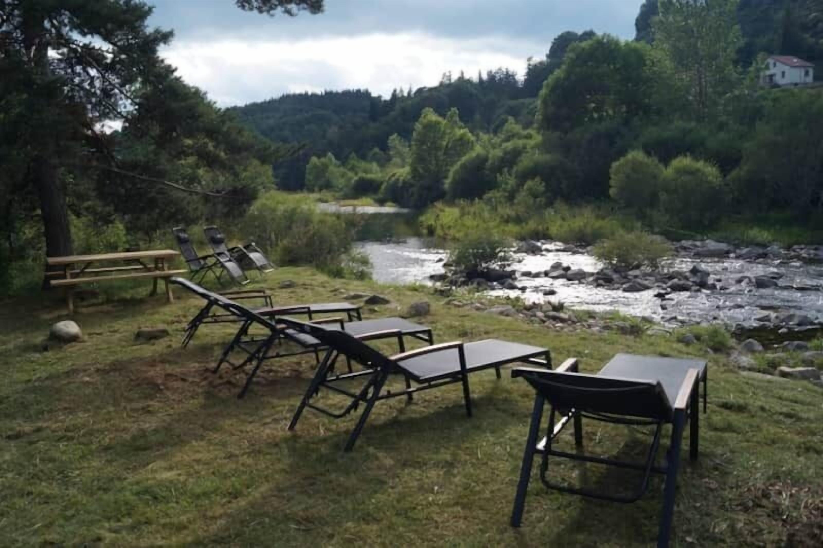 المنطقة المحيطة بالمنشأة