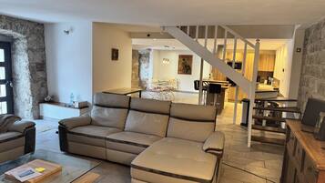 TV, peis og stereoanlegg