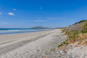 Beach nearby, sun loungers, beach towels