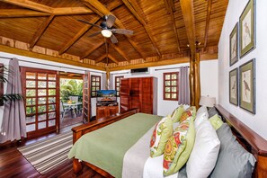 5 chambres, coffres-forts dans les chambres, lit parapluie