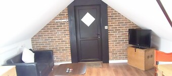 Detached 1st Floor Studio Flat