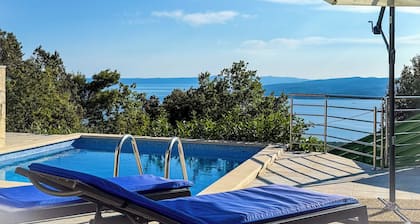 Kleines Ferienhaus mit Pool,Terrasse,Meerblick,Grill, WiFi,Familienurlaub, ruhig