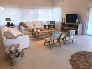 TV, fireplace, stereo - Best Villa in José Ignacio - Pinar del Faro - Brand New House (José Ignacio)