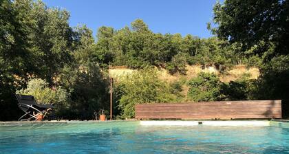 Unique Propriété ocriÚre restaurée - piscine partagée - 7,5 ha coeur du Luberon