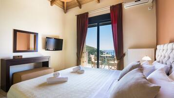 3 sovrum, skrivbord, strykjärn/strykbräda och resesäng