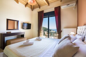 3 camere, una scrivania, ferro/asse da stiro, culla da viaggio