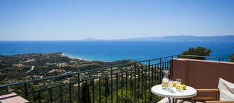 Stunning villa with breathtaking sea views,private pool,pool table,table tennis