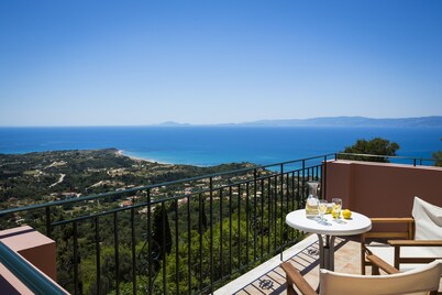 Stunning villa with breathtaking sea views,private pool,pool table,table tennis