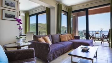 Smart-tv, dvd-spelare, ett bordtennisbord och böcker