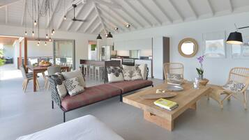 Smart TV, books, stereo
