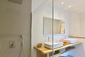 Shower, hair dryer, towels, soap