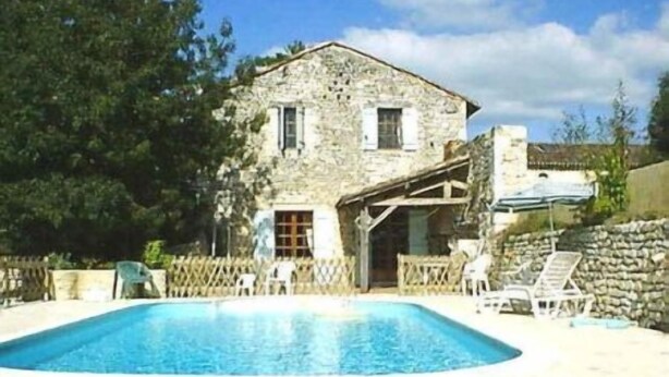 A stone building with a swimming pool in front. - The Country House Mijotiere (monestier)