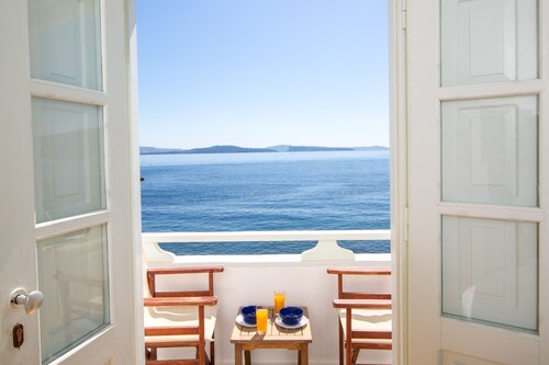 Armeni Beach House - with private boat service!