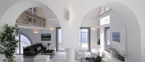 Smart TV, fireplace, DVD player, books