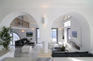 Smart TV, fireplace, DVD player, books