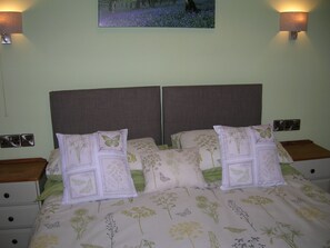 3 bedrooms, desk, iron/ironing board, travel crib