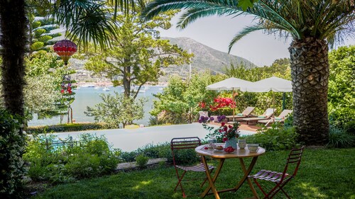 Superb waterfront villa with private pool, jetty, motorboat included and sauna