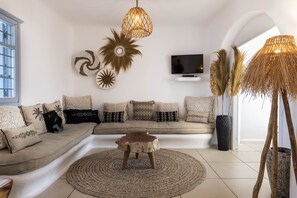 TV, fireplace, DVD player, stereo