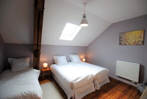 5 bedrooms, WiFi, bed sheets