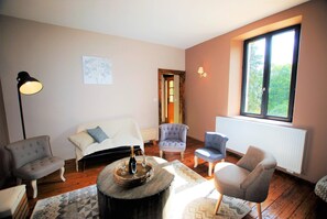 TV, DVD player, books