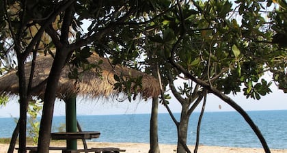 Garten Beach Villa D15 durch den Garten zum Strand