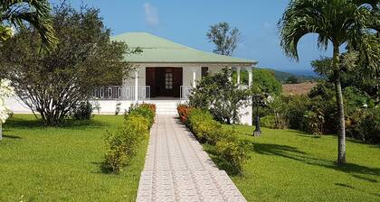 Villa mit Meerblick und eigenem Studio