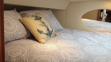 1 dormitorio, tabla de planchar con plancha, wifi y ropa de cama