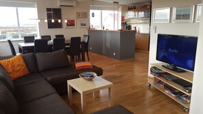 Tv, dvd-afspiller, musikbibliotek, videobibliotek