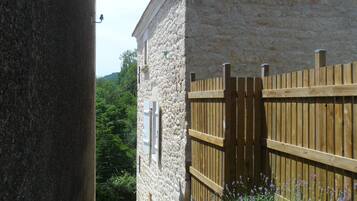 Enceinte de lâhĂ©bergement