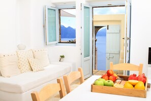 Interior - 3 bedroom villa with private plunge pool (Santorini)