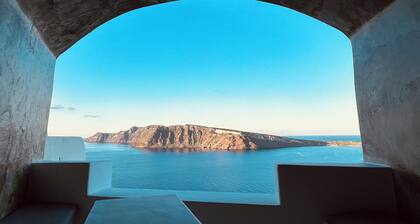 Vues incroyables sur la caldeira! Coucher de soleil complet, privé, spacieux - au coeur d'Oia