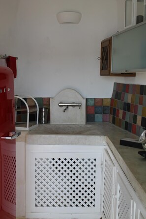 ثلاجة، ميكروويف، فرن، موقد طهي مسطح